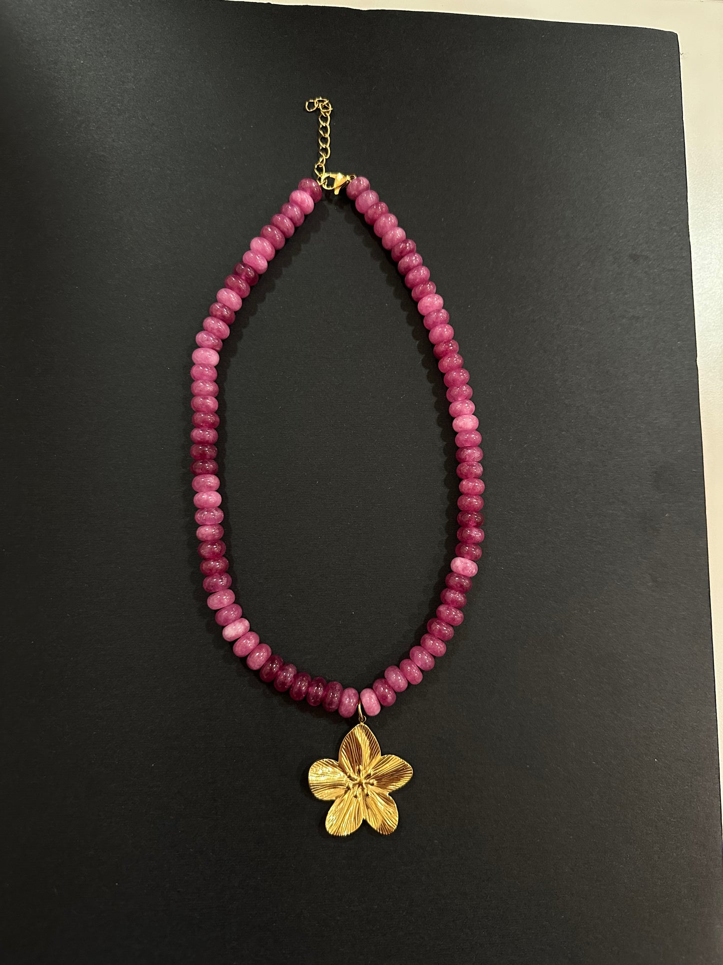 Collar Agatha rosa