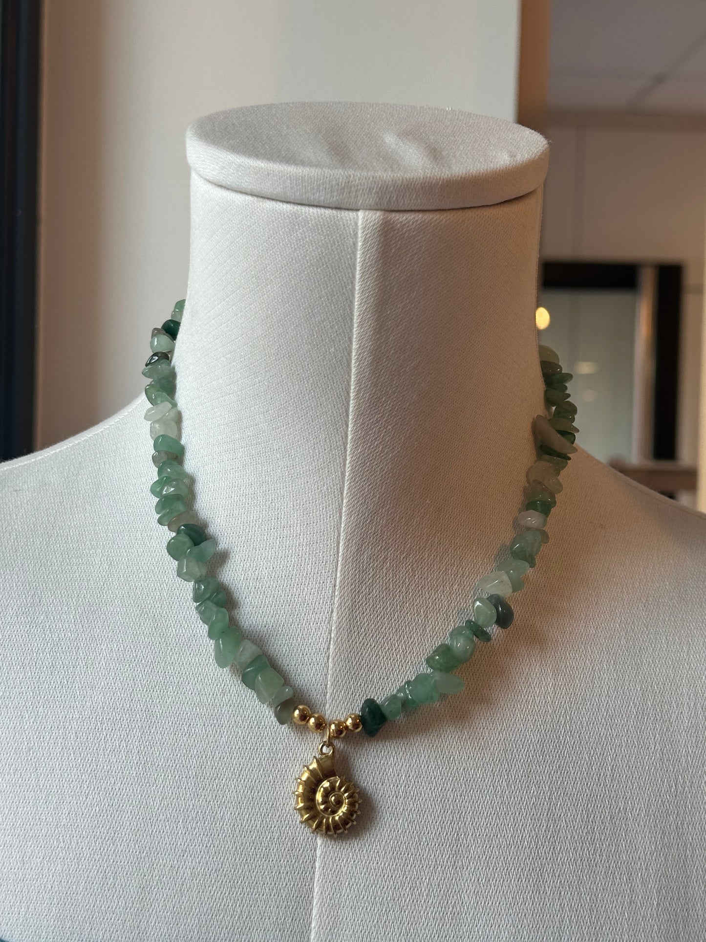 Collar Bloom