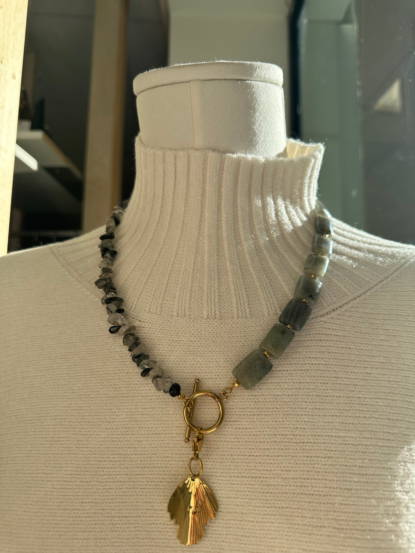 Collar Grey