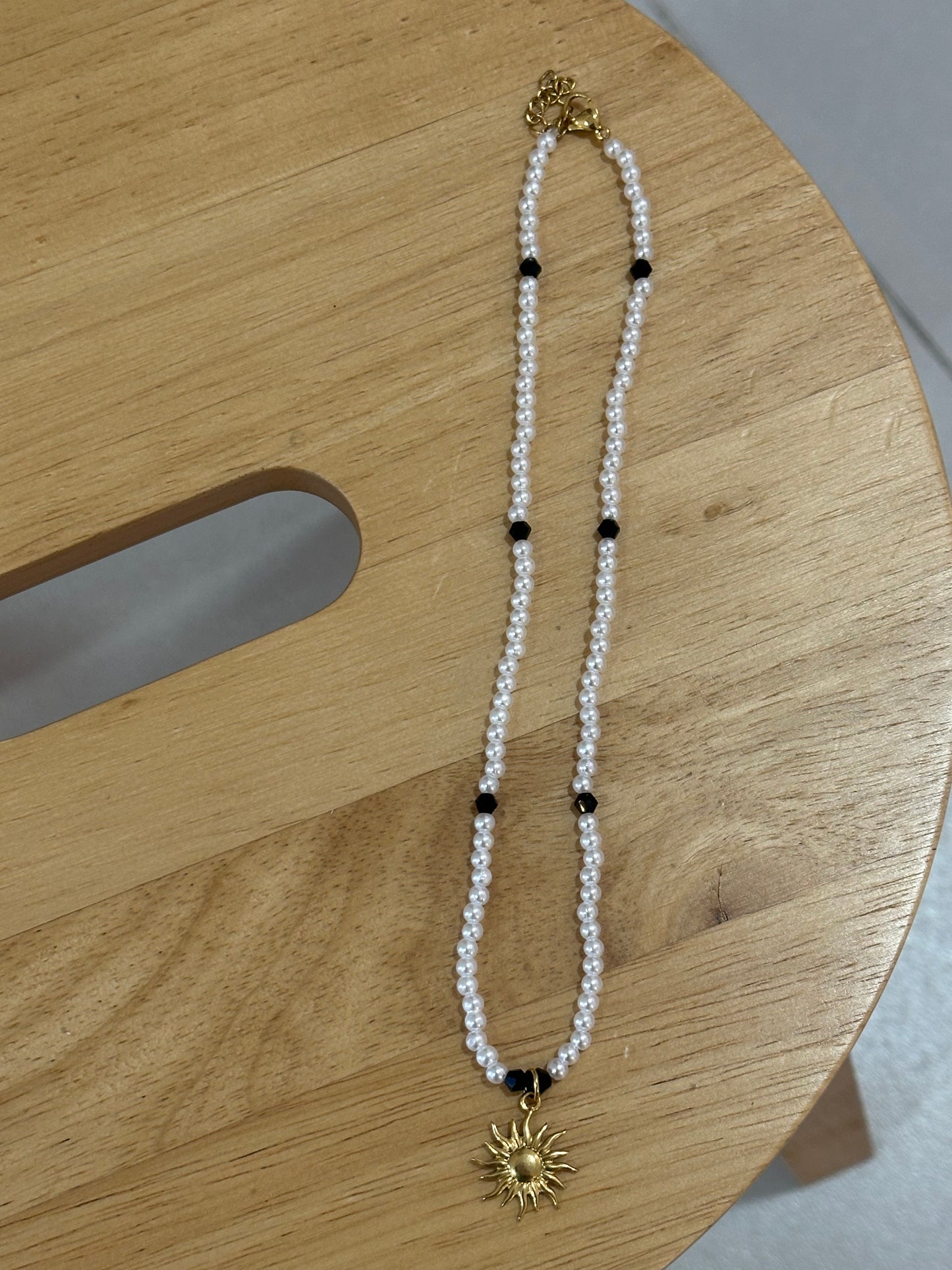 Collar Paris. Negro